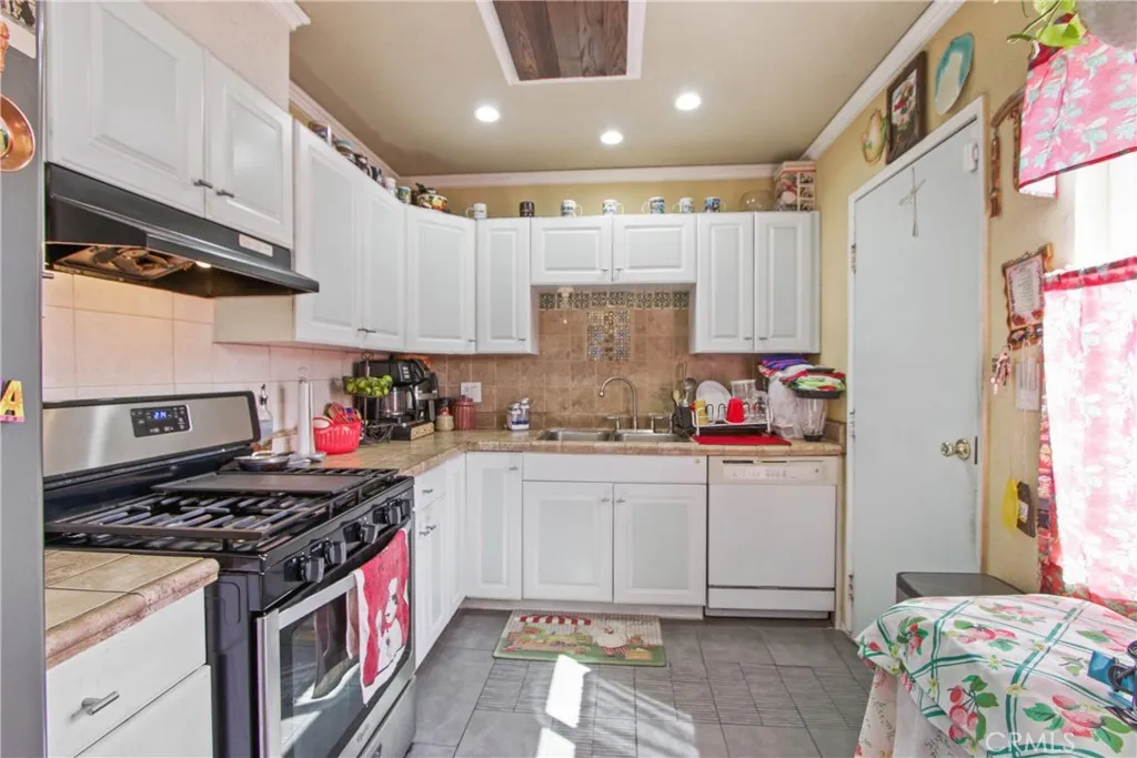 618 E 225th, Carson, California 90745 home-pic-4